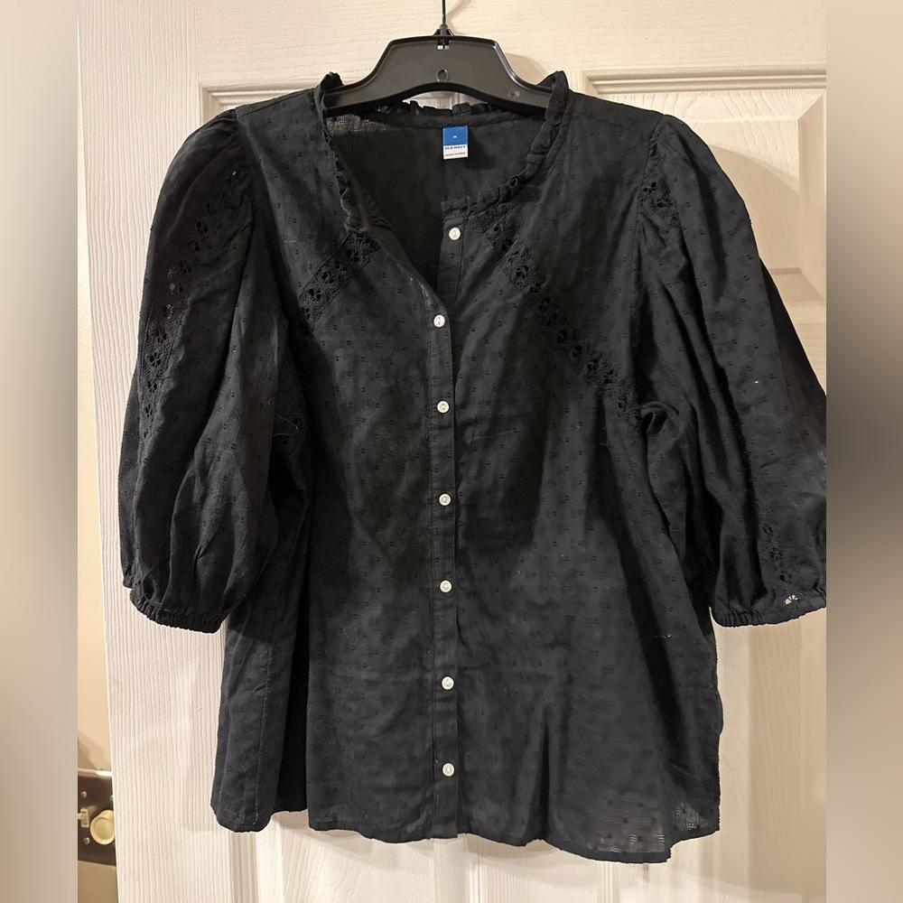 Black Old Navy women’s button up top size medium